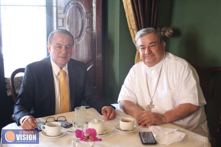 Se reúne Pascual Sigala con arzobispo de Morelia