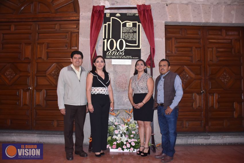 Diputados develan placa conmemorativa del Centenario de la Constitución Michoacana