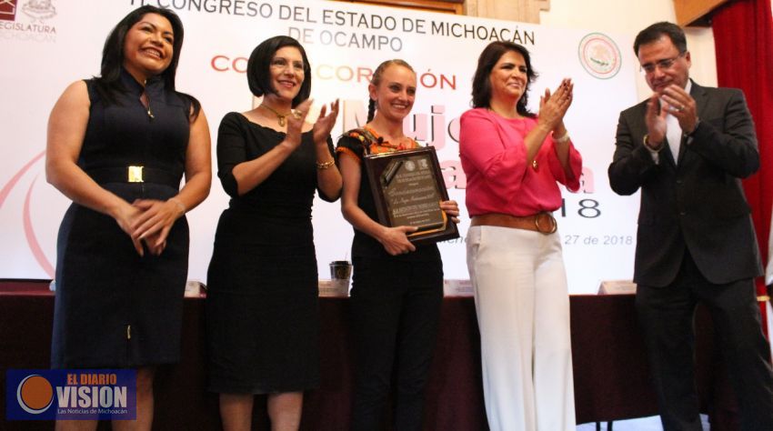 Condecoran a Mujeres Aliadas A.C. con el premio “La Mujer Michoacana 2018”
