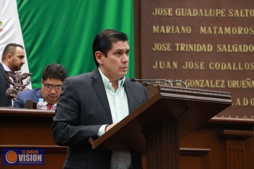 Llama Ernesto Núñez al uso de energías renovables en viviendas, a cambio de incentivos fiscales