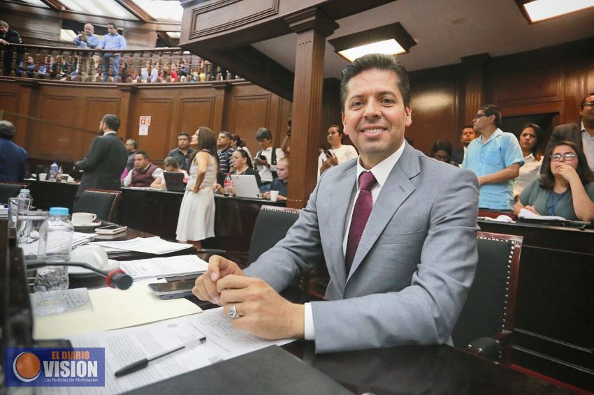 Toño García pide licencia en el Congreso de Michoacán