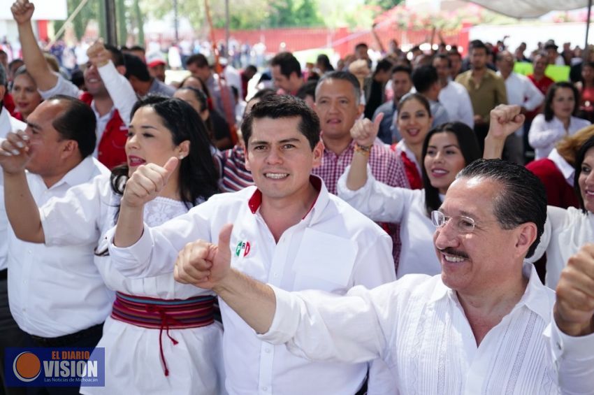 Toño Ixtláhuac acompaña el arranque de campaña de Meade en Michoacán