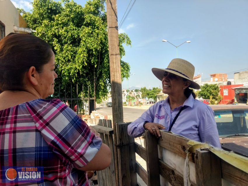 Cocoa Calderón realiza recorrido en Misión del Valle, Morelia 