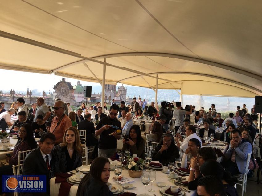 Tan sólo en arranque de campaña-desayuno Cristóbal Arias gasta cerca de 50 mil pesos en alimentos