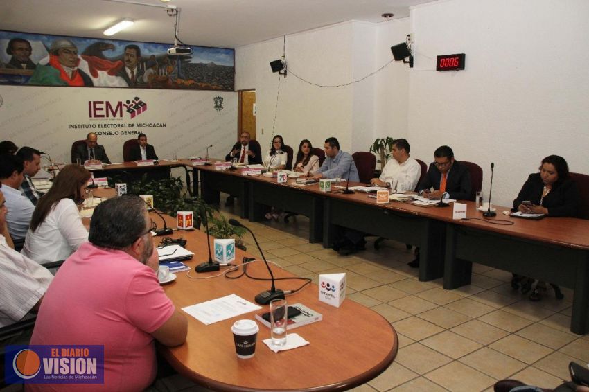 Los servidores públicos que no vayan en elección consecutiva deberán separarse del cargo 90 días 
