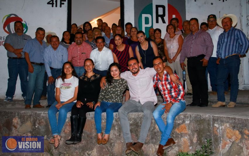 Mantiene Antonio Sosa cercanía con michoacanos del Distrito 02