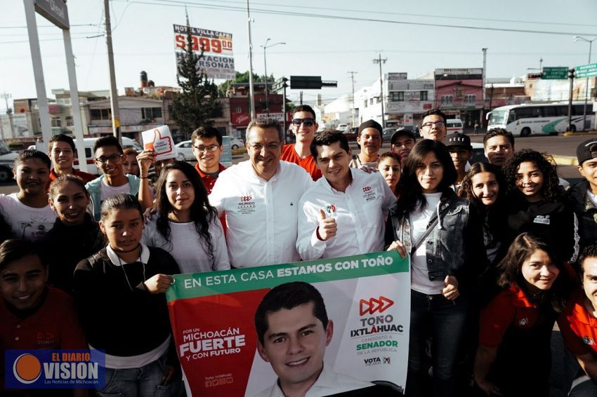 Compromete Toño Ixtláhuac aumentar la cobertura de programas de desayunos escolares