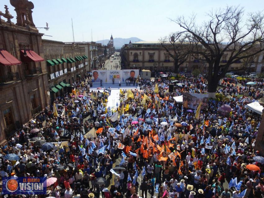 Muestra músculo Toño García en evento masivo de arranque de campaña 