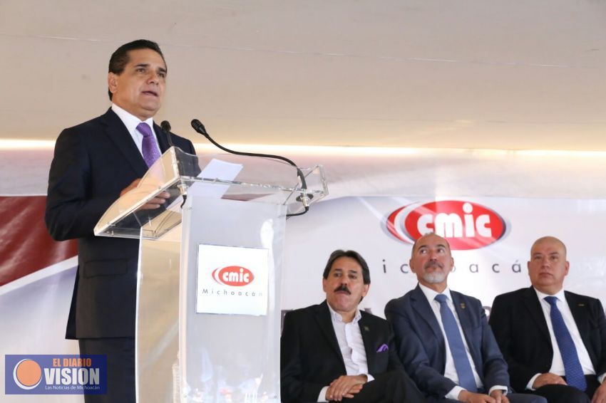 Toma protesta Gobernador al nuevo Comité Directivo 2018- 2020 de la CMIC