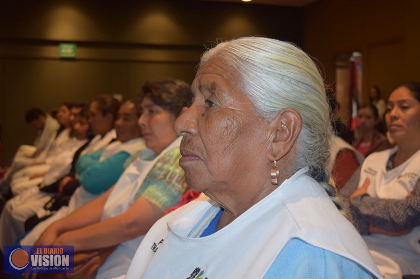 Realiza SSM primer encuentro con parteras tradicionales