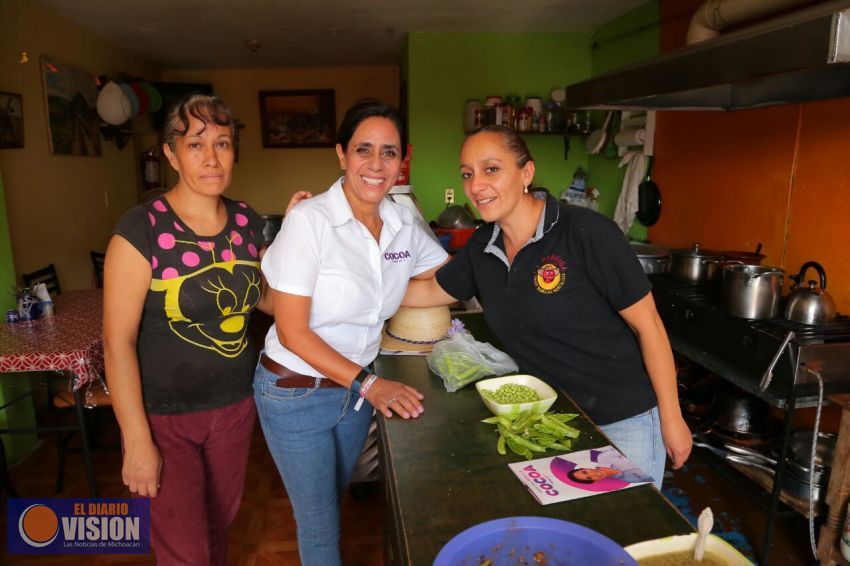 Recorre Cocoa Calderón tianguis de la Colonia San Rafael