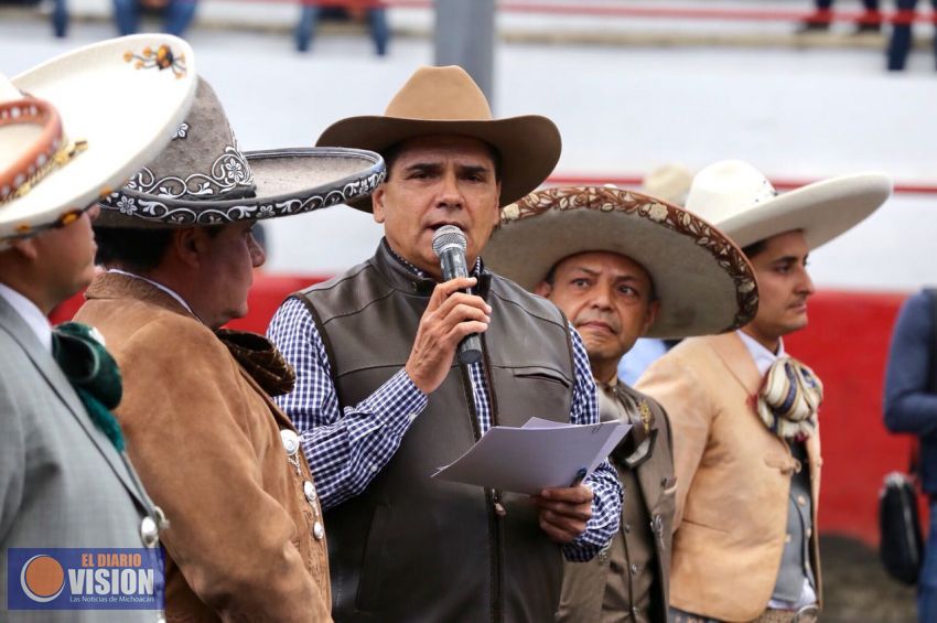Llama Gobernador a mantener viva la Charrería 