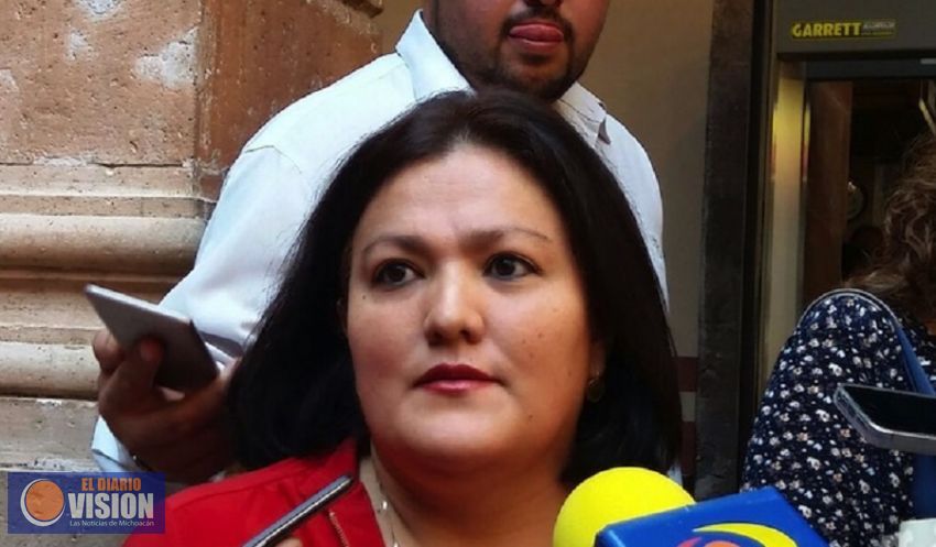 Karina Campos amenaza a personal del Congreso