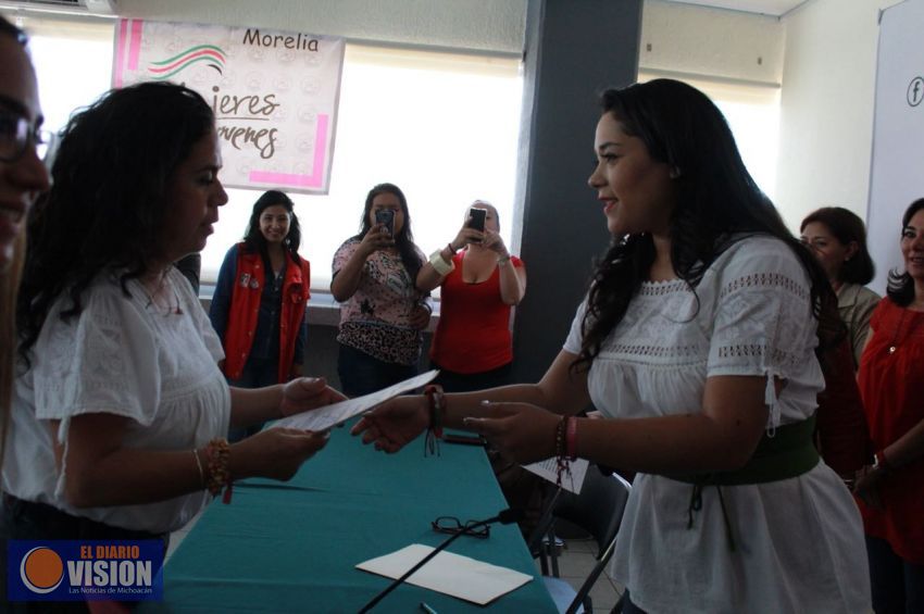 La Mujer debe empoderarse a través de la política: Xóchitl Ruiz
