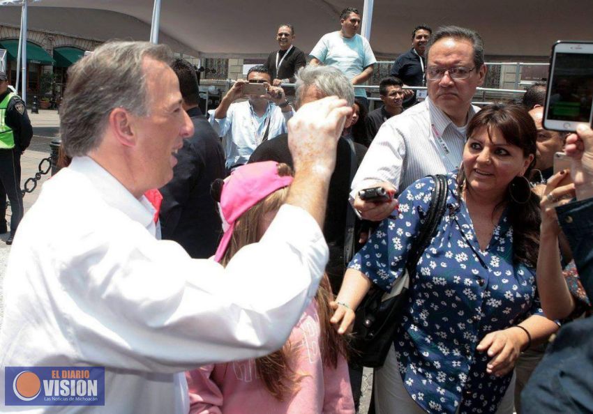 Previo al debate Meade convive con familiares