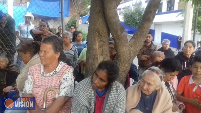 Vecinos de Torrecillas y Santa María se quejan la falta de agua en un mes