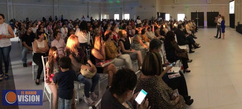 Mujeres comparten inquietudes con Miguel Ángel Villegas