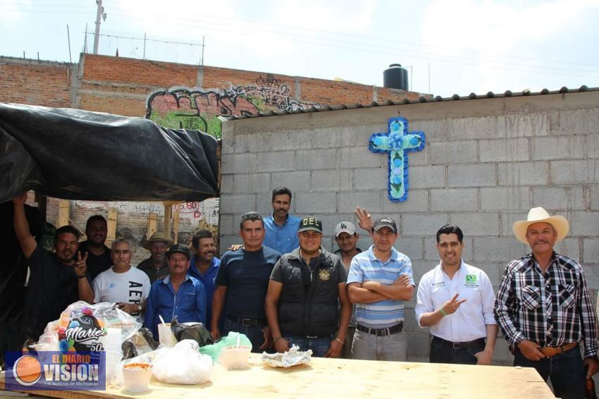 Arturo Sandoval se reunió con trabajadores de la construcción hoy en su día 