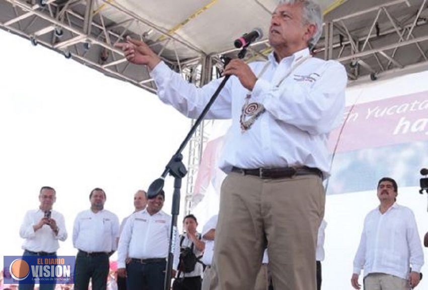 AMLO, dispuesto a acuerdo con empresarios si hacen negocios legales