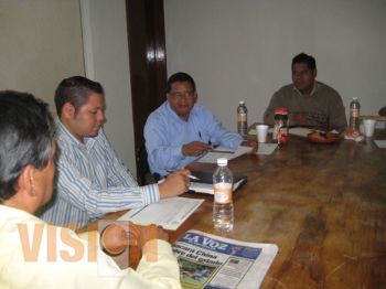 Habitantes de Capácuaro, se reúnen con la SPI para generar acuerdos