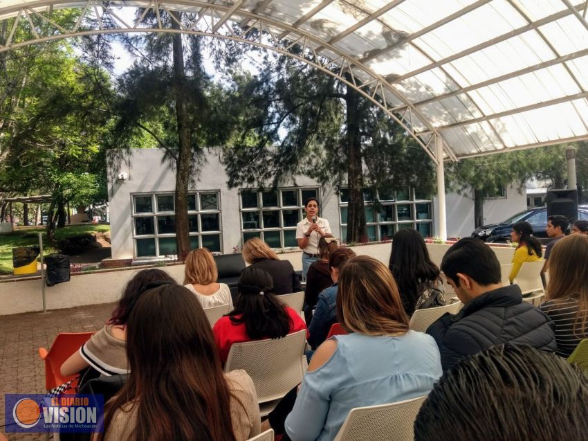 Jóvenes deben encabezar observatorios ciudadanos para vigilar a los políticos y gobierno: Cocoa 