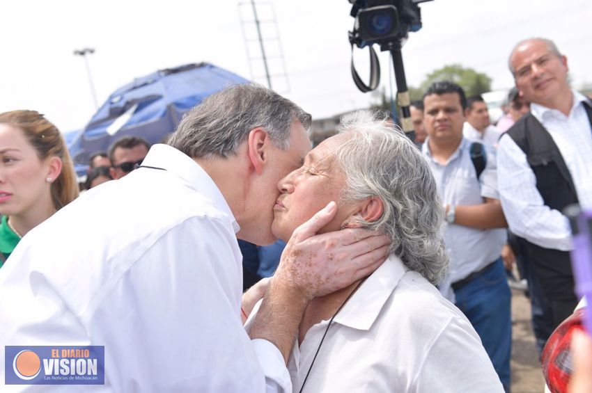 El gobierno de José Antonio Meade dará salario de $1,200 a jefas de familia