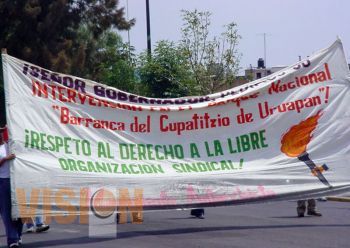 Marchan habitantes de Uruapan y denuncian ante la CFE el excesivo aumento a las tarifas