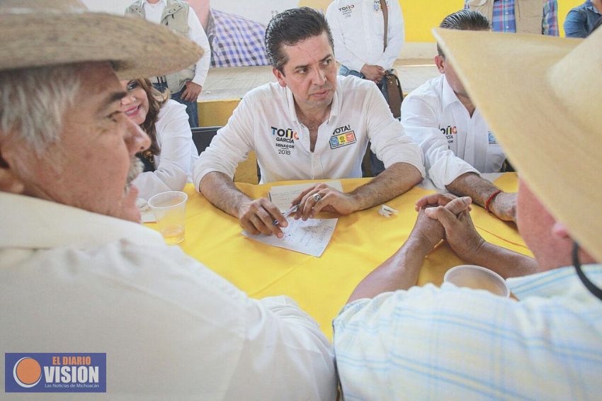 Seré un senador cercano a la gente, afirma Toño García