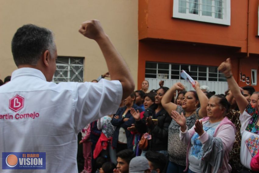 Bertín Cornejo convive con vecinos del poniente de Morelia