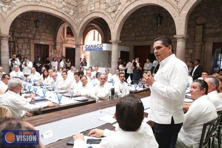 Sector empresarial, pilar para generación de empleos y servicios: Silvano Aureoles