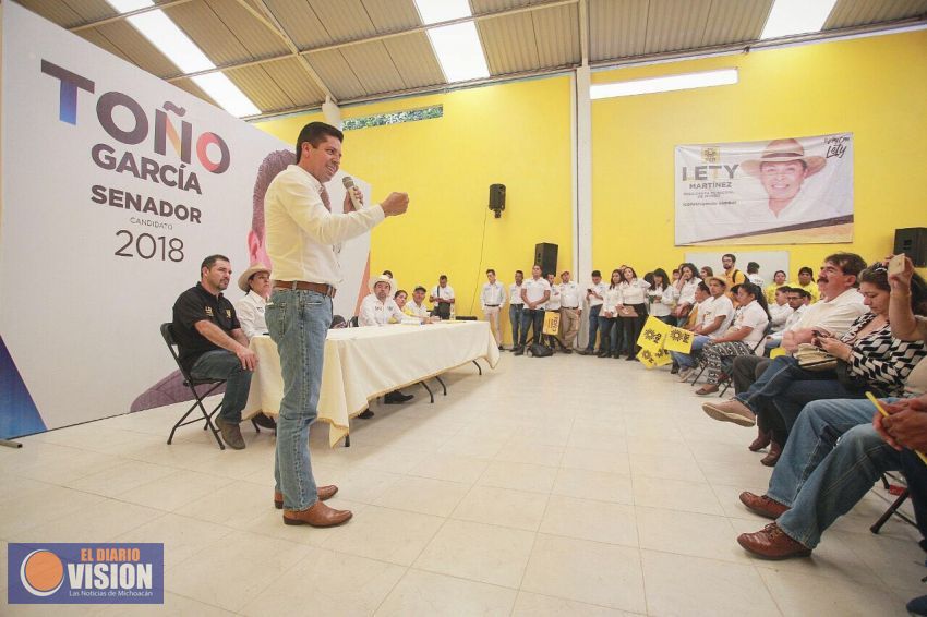 Sé dar resultados y estoy listo para representar a los michoacanos: Toño García. 
