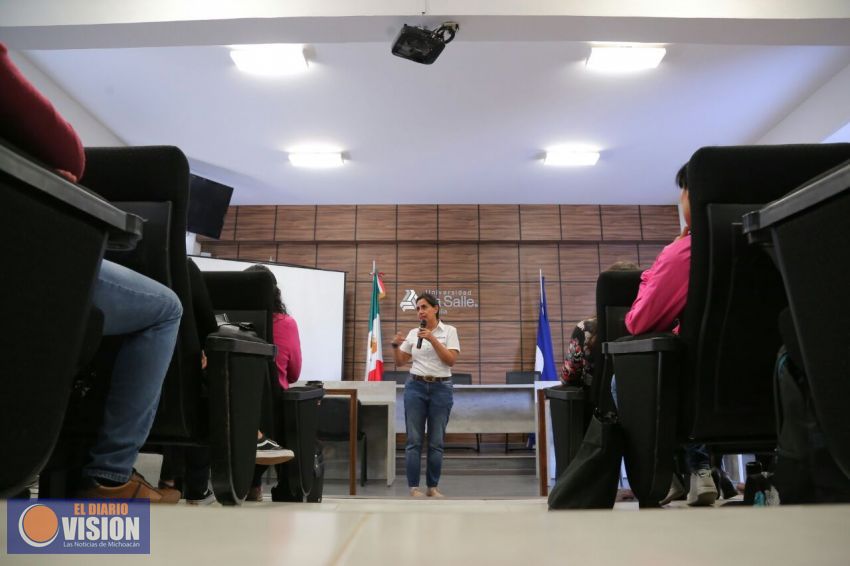 Con un ejercicio de Parlamento abierto, Cocoa Calderón lleva sus propuestas a líderes juveniles 