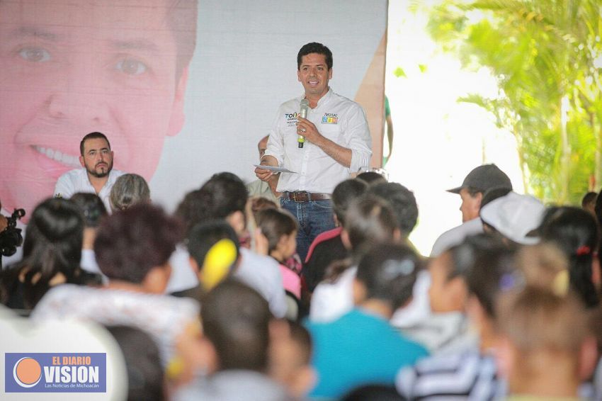 Mejorar infraestructura carretera de Michoacán, compromiso de Toño García