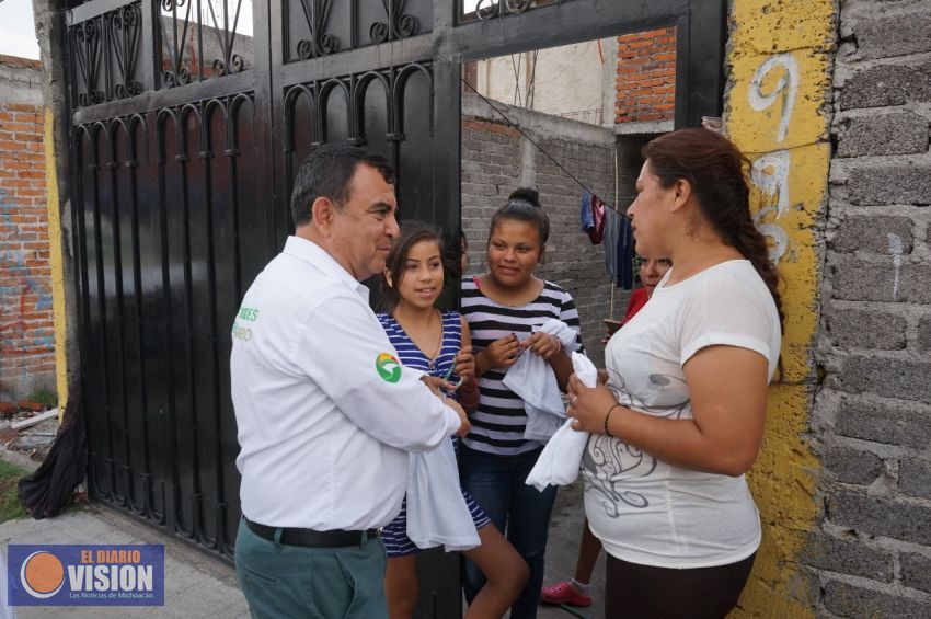 Recorrió Constantino Ortiz la colonia Ricardo Flores Magón