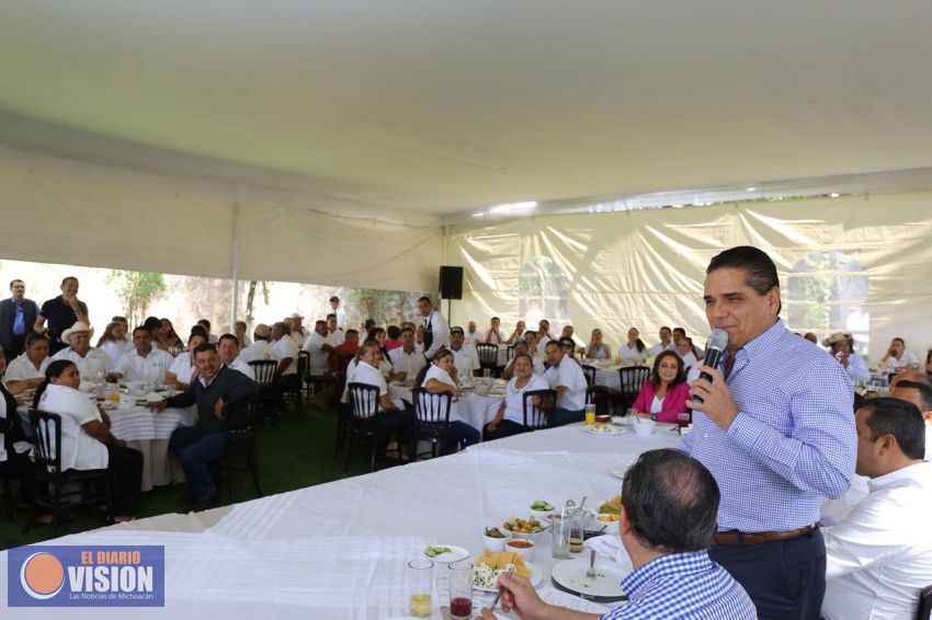 Llama Gobernador a retomar valores por el desarrollo de Comunidades Modelo
