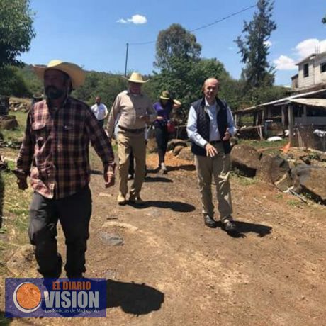Don Fausto recorre las comunidades rurales de Morelia
