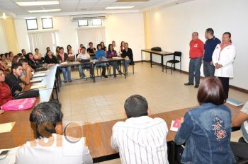 Escuela fantasma ofrece becas que nunca otorgarán 