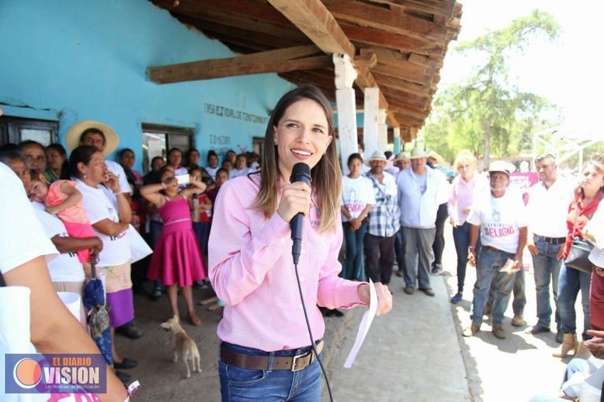 Ofrece Daniela desarrollo en comunidades apoyada de autoridades auxiliares