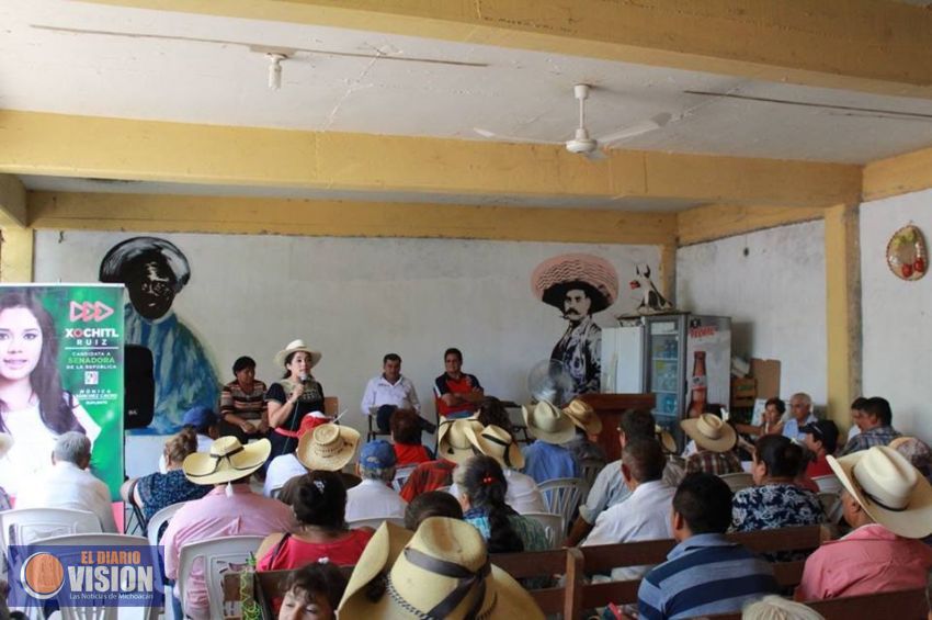 Transparente y oportuna entrega de apoyos  al campo ofrece a ejidatarios Xóchitl Ruíz.