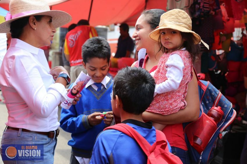 Enseñar buenos hábitos alimenticios a los niños desde la escuela, propone Cocoa Calderón