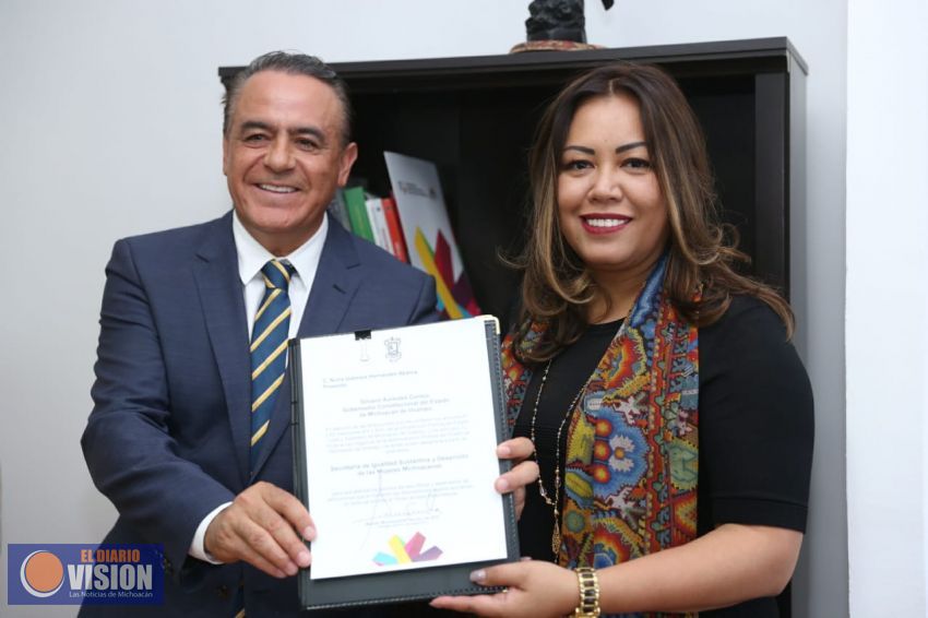 Entregan nombramiento a Gabriela Hernández como nueva titular de la Seimujer
