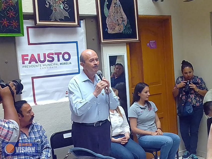 Queremos tener una administración con rostro humano, afirmó Fausto Vallejo Figueroa ante jubilados 