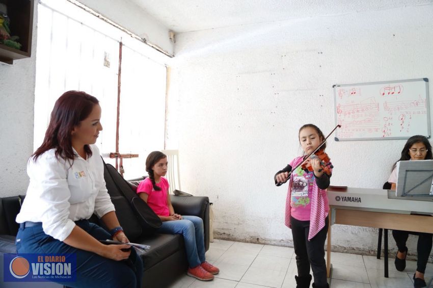 Andrea Villanueva se compromete a trabajar por la primera infancia de Michoacán