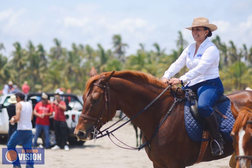 Desde el Senado, Alma Mireya destinará la economía y turismo en playa michoacanas