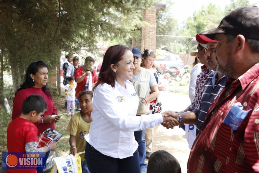 Por transparentar y regular sueldos de funcionarios, comprometió Andrea Villanueva