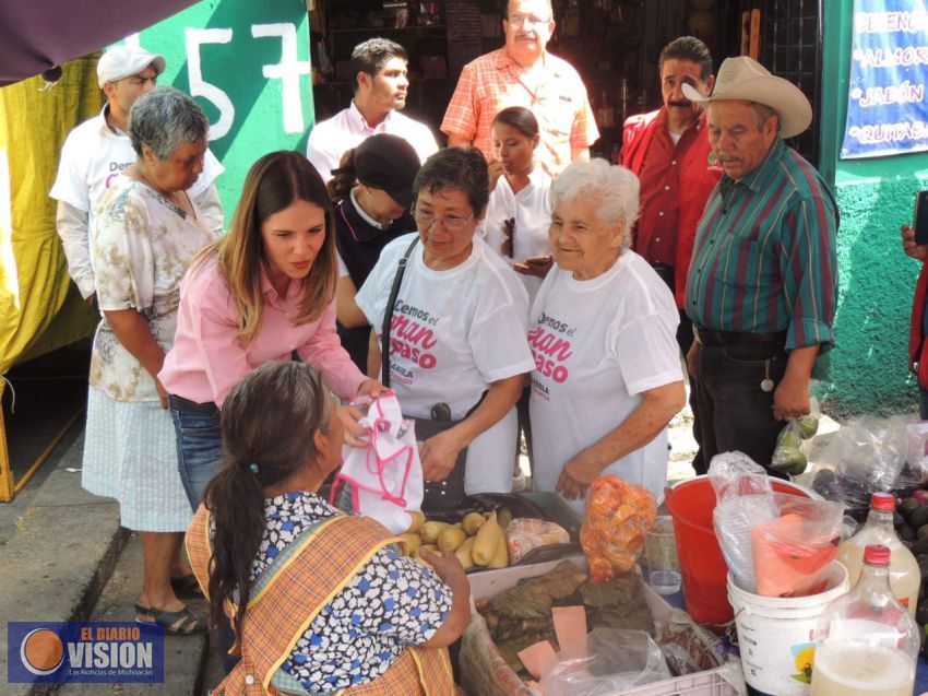 Los comerciantes deben tener acceso a seguridad social: Daniela de los Santos