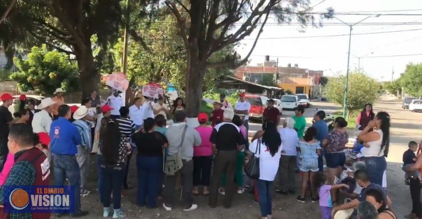 Salvador Arvizu continúa recorriendo el distrito 16 y sumando gente a su proyecto