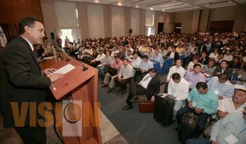 Pedro Tello Gómez se reune con Diputados Federales