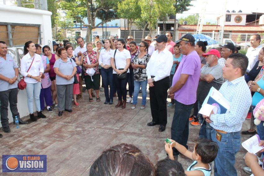 Gobierno independiente abandonó a La Mintzita, acusan colonos ante Fausto Vallejo Figueroa