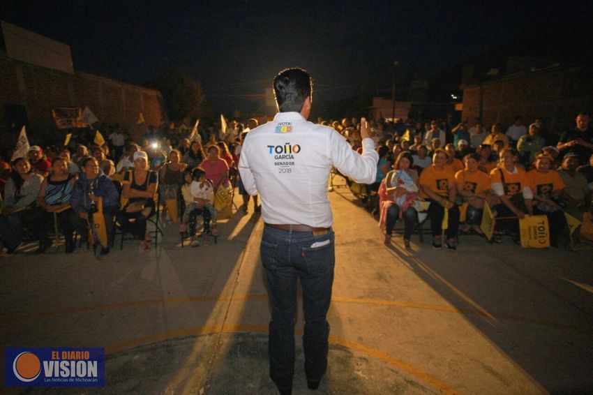 Toño García presenta sus propuestas en colonias populares de Morelia 